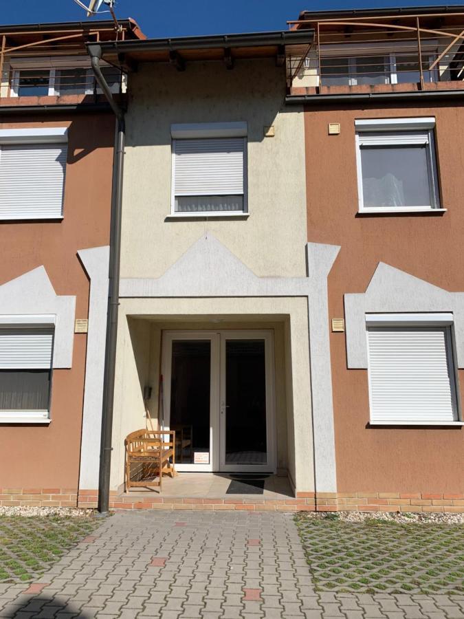 Indi Apartman Сиофок Екстериор снимка